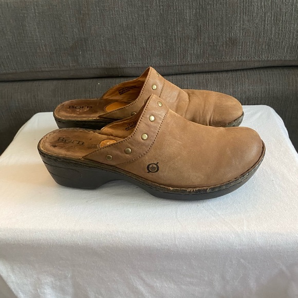 Born Shoes Mulesclogs Born Ladies Size Slip On Brown With Gold Stud